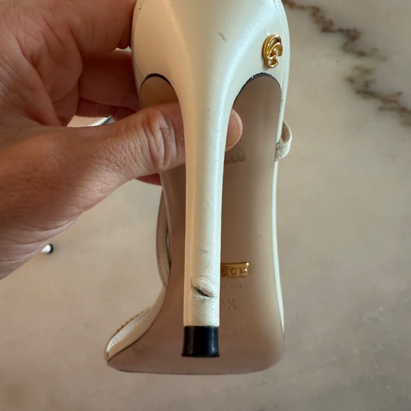 Gucci Heels (ivory leather and gold chain straps) - Picture 7 of 15
